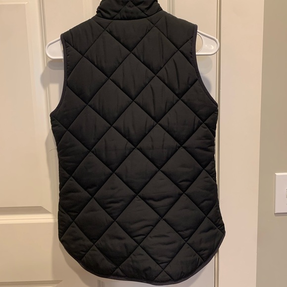 Black quilted vest by JCREW Factory. Size XXS. Excellent condition. - Picture 2 of 4